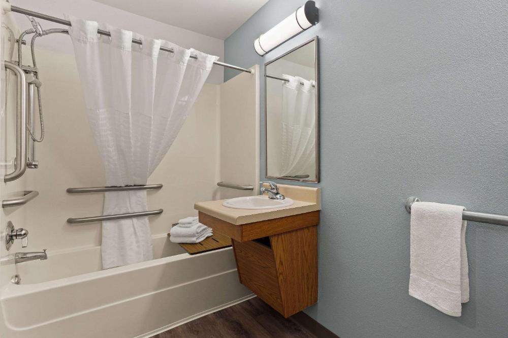 Standard Double Room with Sofa Bed - Accessible/Non-Smoking interior